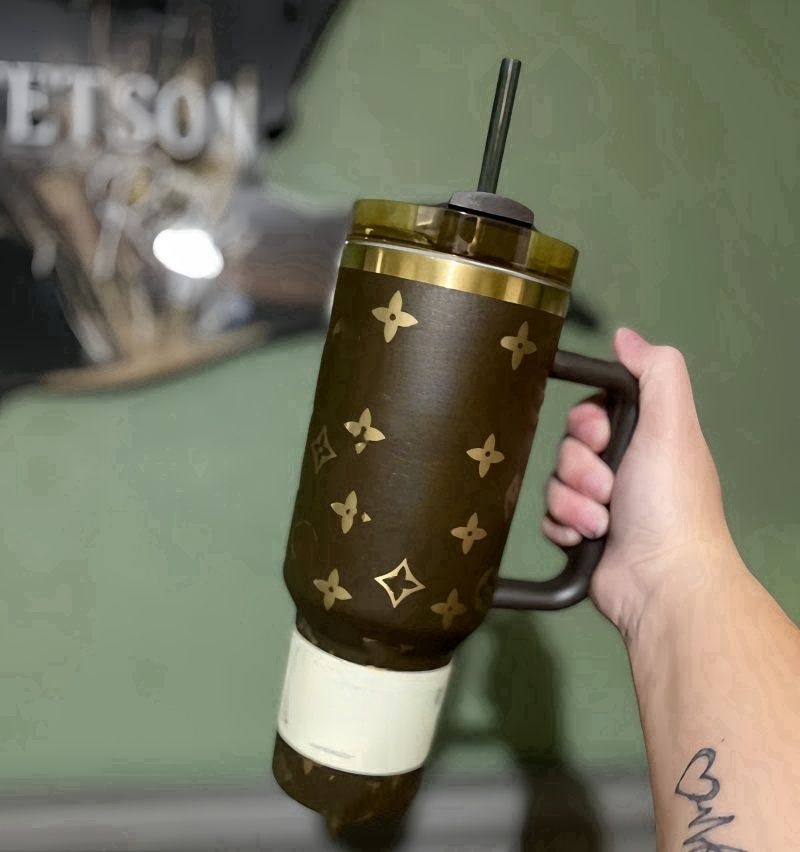 US Stock Designer 40oz Water Bottle 304 Stainless Steel Tumblers 40 OZ Travel Car Cup With Handle Straw Vacuum Insulated Drinking Mug