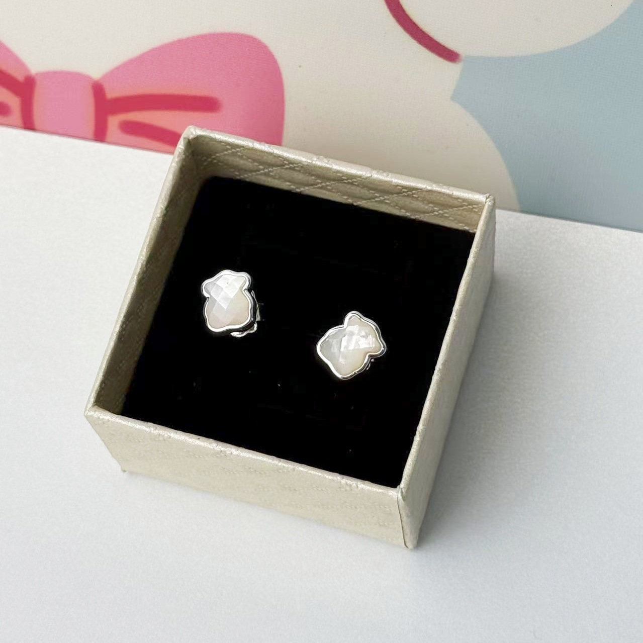 Designer earrings Designer Tousjewelry New Peach Bear Pattern Exquisite Niche Versatile Womens Earrings