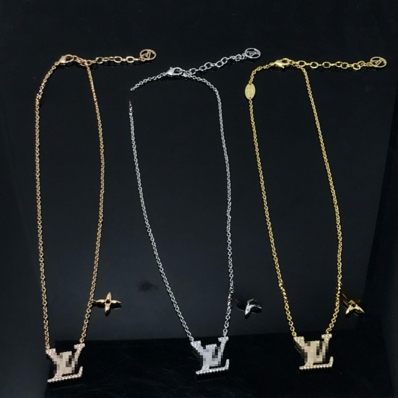 Letter Full Diamond necklace women designer necklace Gold plated 18K Pendant Necklaces Clover flower Stainless Jewelry Luxury Gift