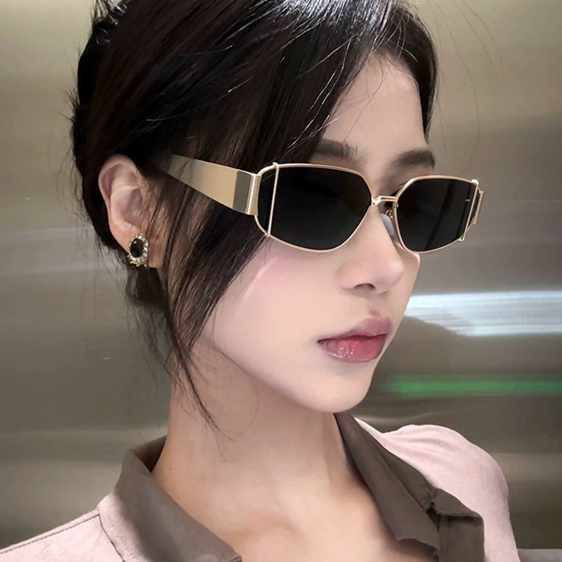 2025 Square Retro Sunglasses for Women Trendy UV Protection Shades for Round Faces