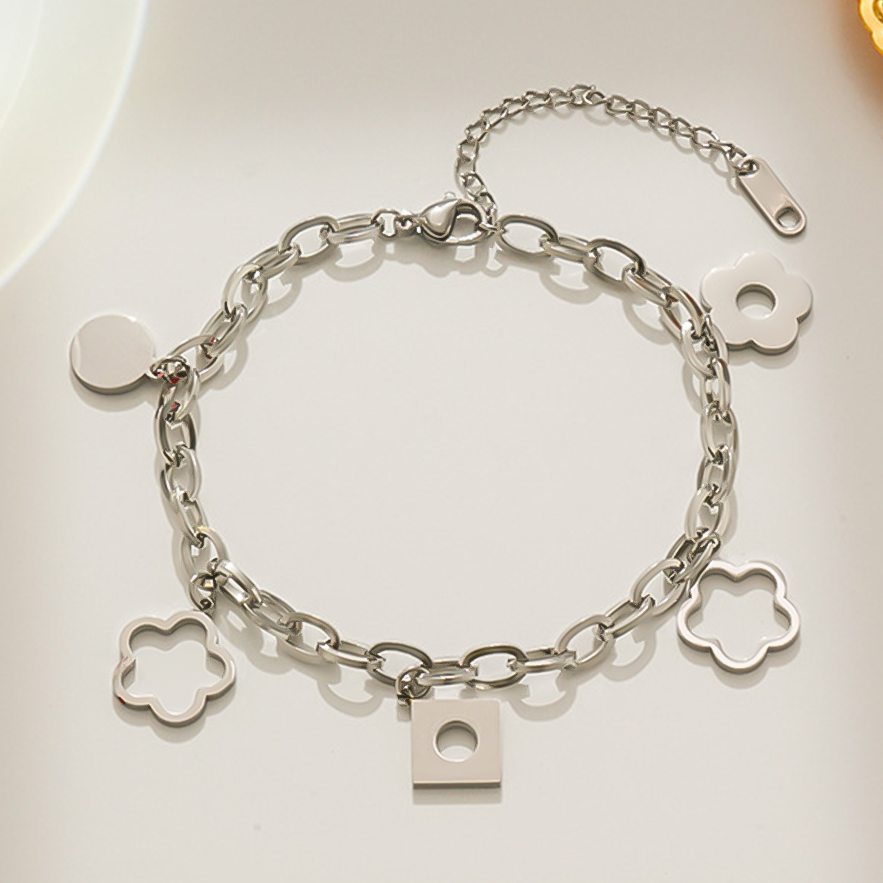 Designer Bracelet Luxury Bangle Bracelet Jewelry Korean Fashion Titanium Steel Flower Charm Small Pendant Bracelet Cute Girls Stainless Steel Pendant 