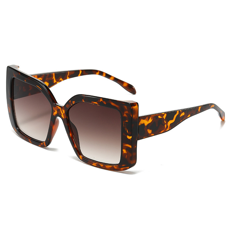 Gradient lenses, oversized square fashion glasses, exquisite tortoiseshell and leopard print frames, anti-glare PC material
