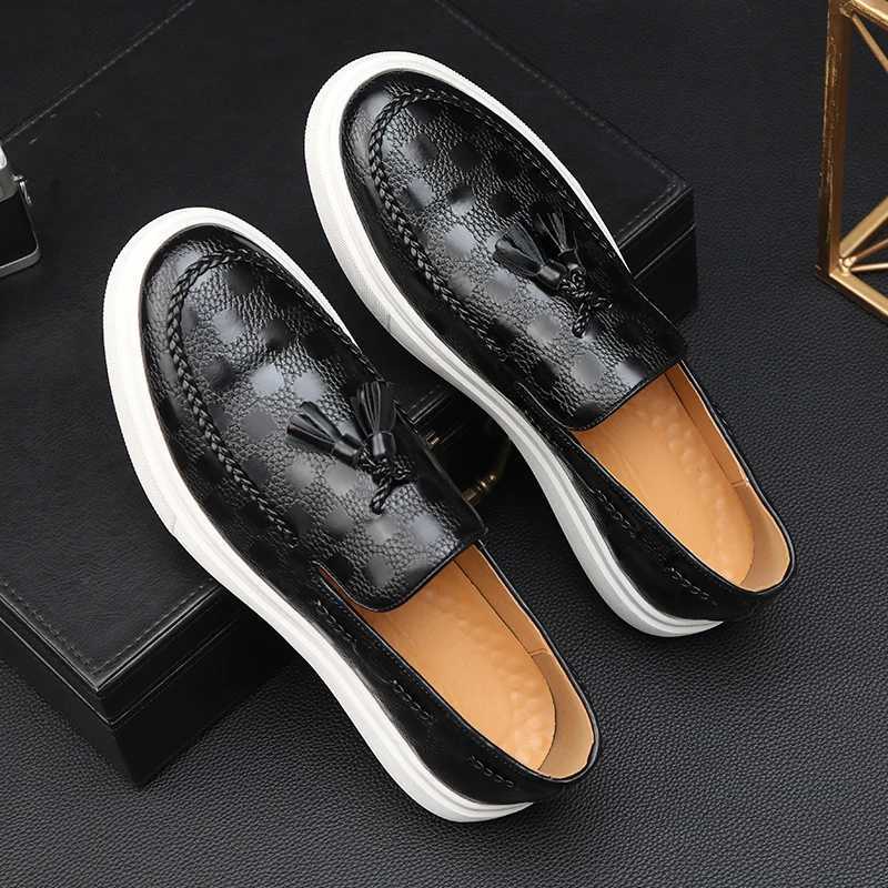 Fi Mens Casual Shoes Embossed Leather Men Classic British Style Tassels Loafers Mens SlipOn Outdoor Driving FlatsXJ250827