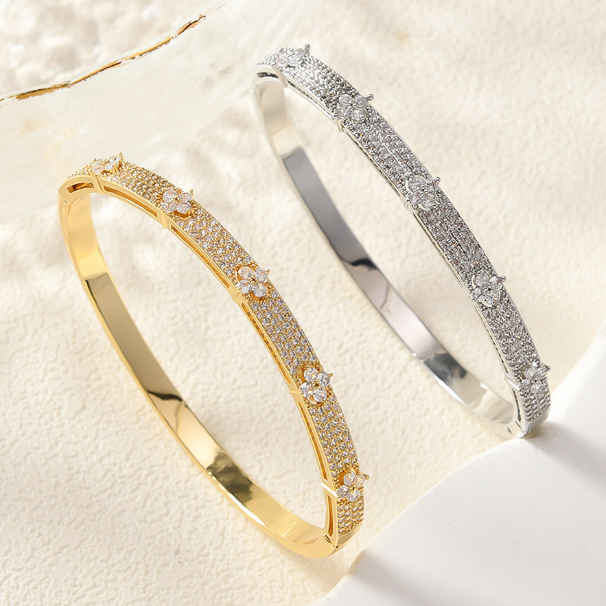 Designer Bracelet Bangle Luxury Jewelry Micro Pave Zirconia Flower Full Pave Minimalist Chic Trendy Unique High End Niche Elegant Versatile Bracelet f