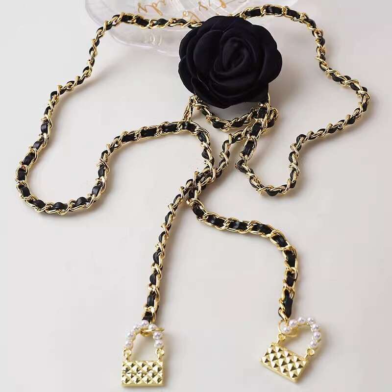 Korean Fashion Black and White Camellia Waist for Women, High-End Style Pearl Flower Chain Belt to Pair with Dresses