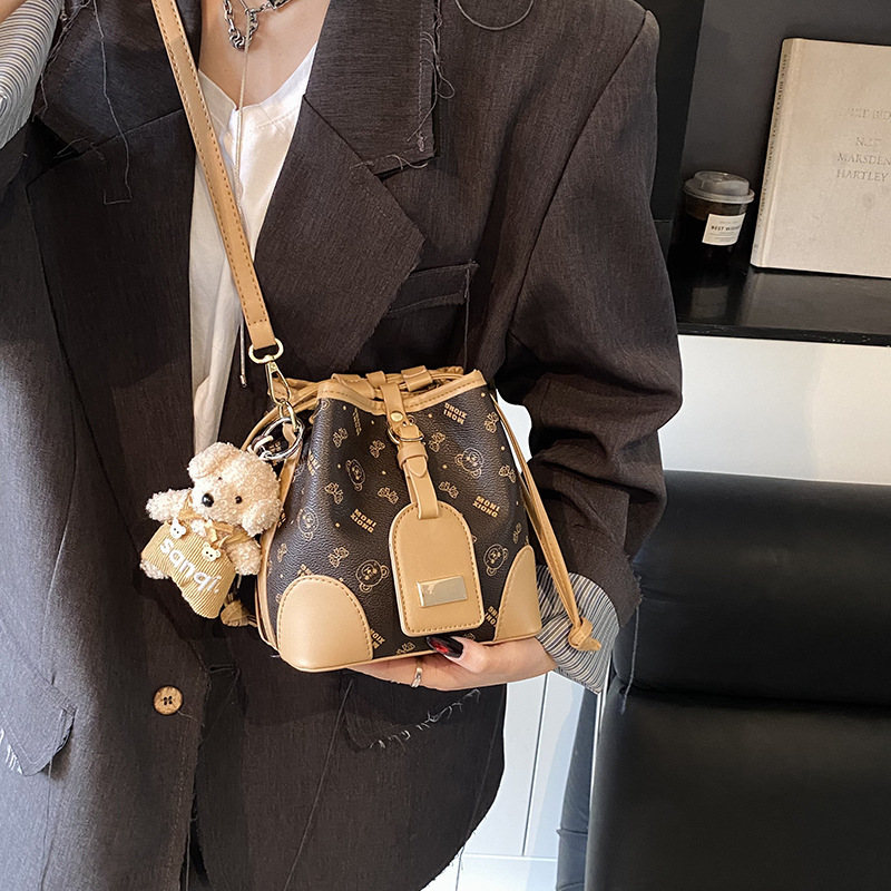 High Quality Drawstring Bucket Bag Free Delivery To Your Door For Women New Fashion Versatile Stylish Shoulder Designer Bag Luxury Bag Niche Printed C