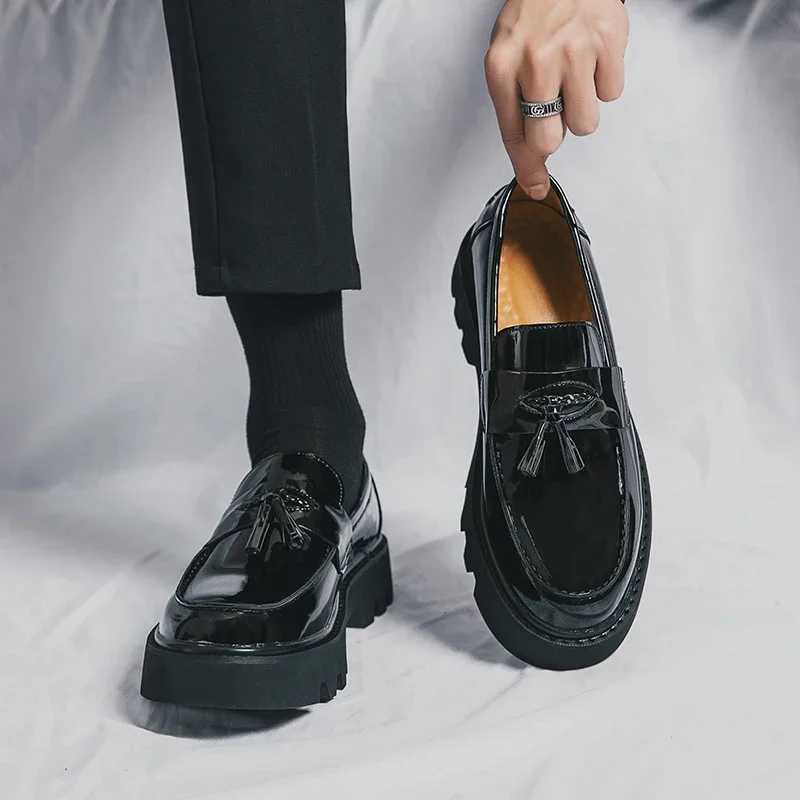 Leather Shoes Casual Business Shoes for Men Dress Mens Tennis Shoes Moccasins Designer Mens ShoesXJ250827