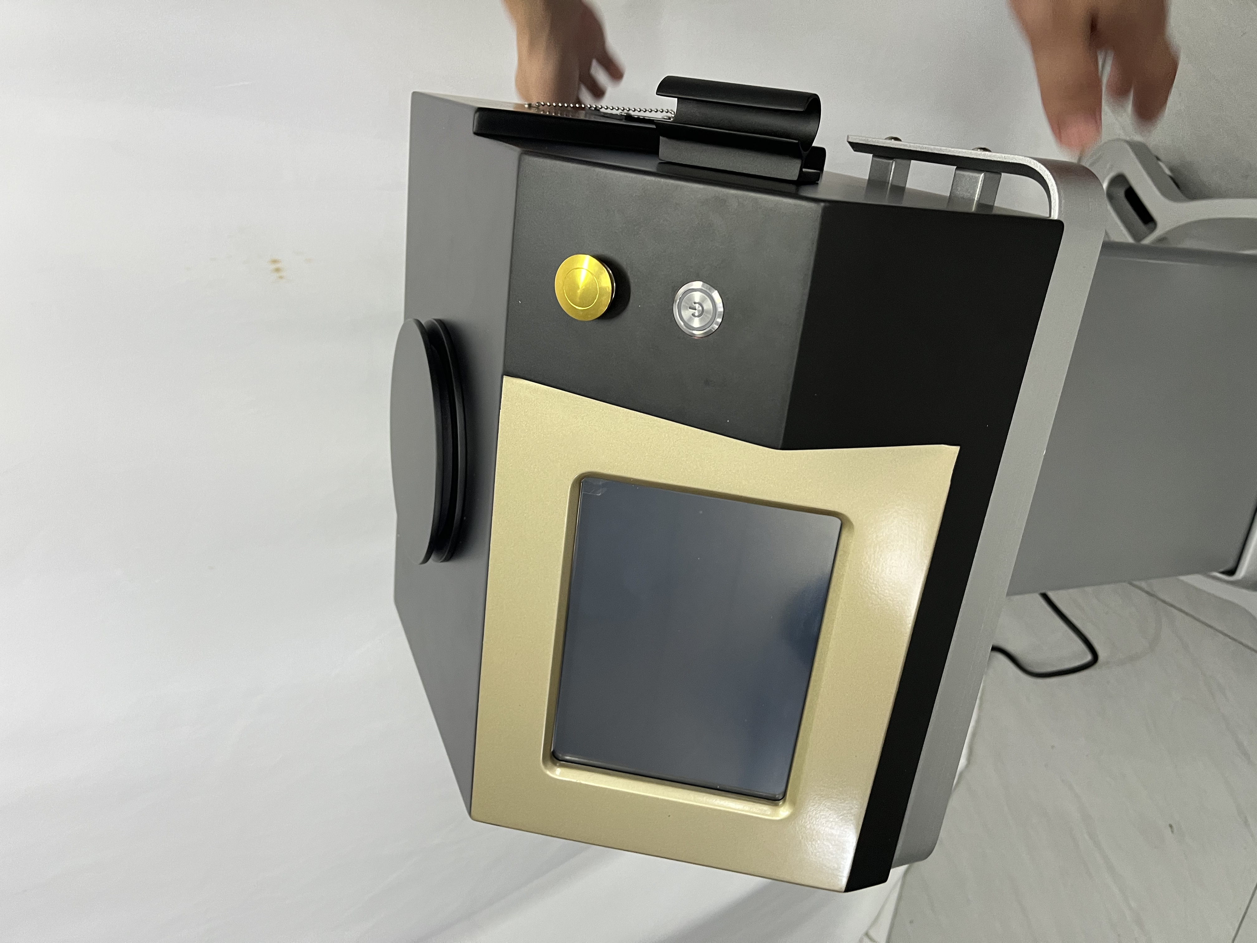 1470nm Diode Laser Lipolysis Machine Fat Dissolving Slimming Device Body Shaping Equipment For Stubborn Fat Removal Facial Wrinkle Reduction