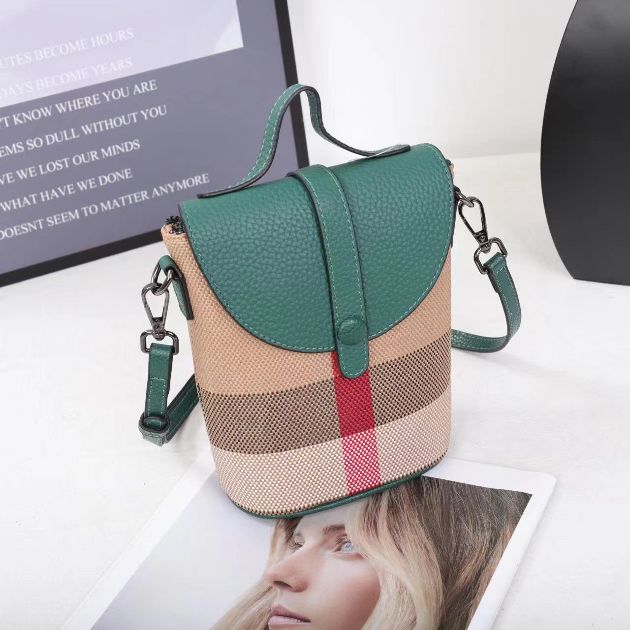 Trendy Niche Designer Free shipping Bags 2025 New Women's Crossbody High-end Shoulder Underarm Saddle Bag