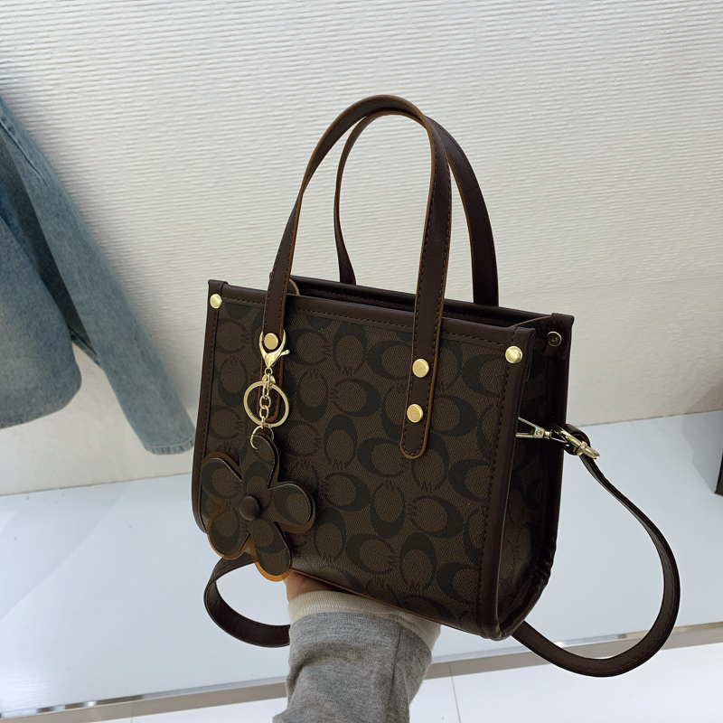Ladies' retro high-end texture broadband shoulder bag, casual versatile crossbody bag, high-end texture commuting leisure bag, shopping bag, new 
