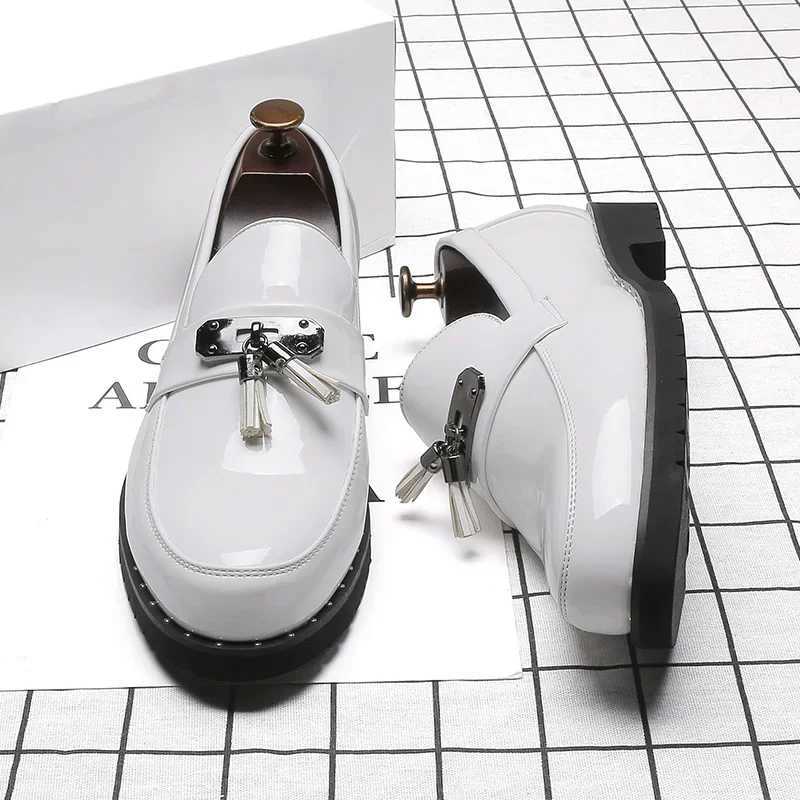 Italy Luxury Brand Loafers Men Shoes Tassel Man Designer British Style Lacquered Leather Mens Shoes Thick Sole Wedding ShoesXJ250827