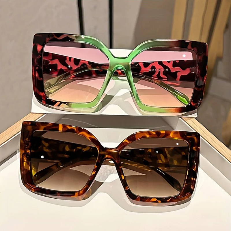Gradient lenses, oversized square fashion glasses, exquisite tortoiseshell and leopard print frames, anti-glare PC material