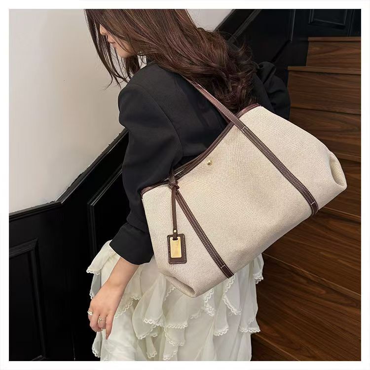 Large capacity handbag designer handbag 2025 new fashionable multifunctional commuting bag