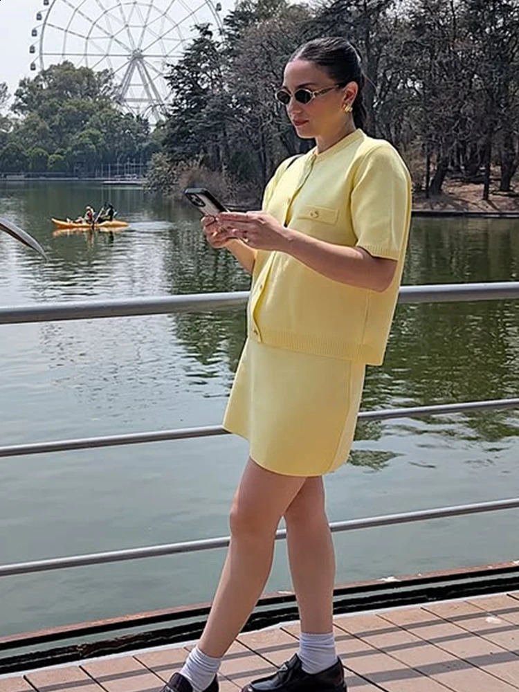 Fashion Butter Yellow Knitted Cardigan Short Skirts Sets For Women Single Breasted Oneck Sweater Mini Skirt Street Chic Outfits 250827