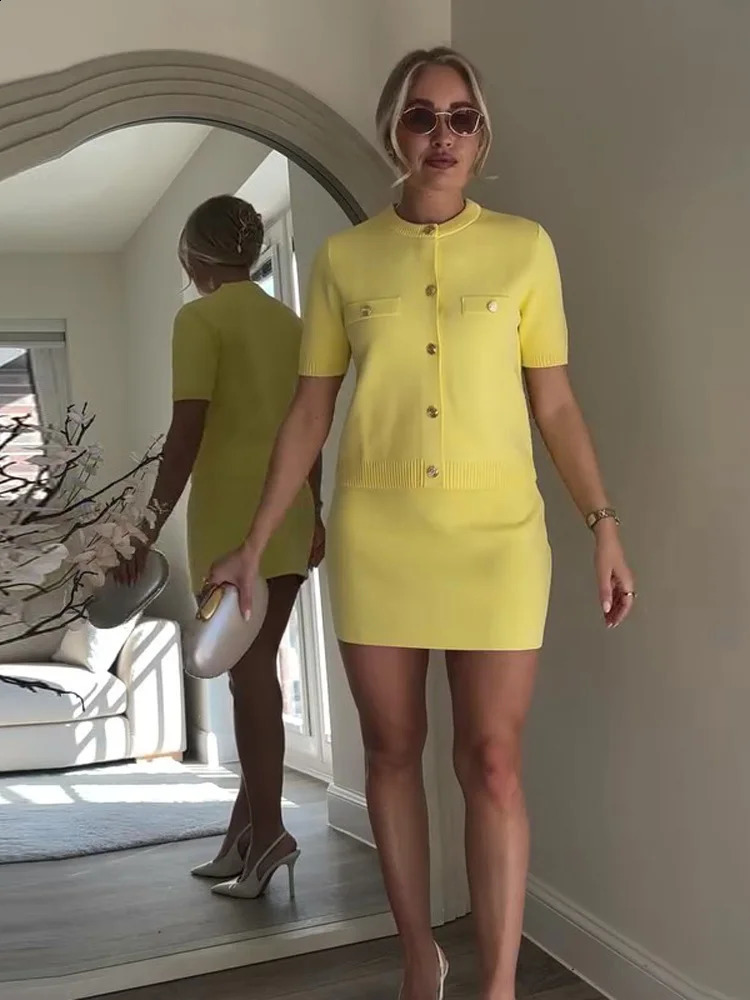 Fashion Butter Yellow Knitted Cardigan Short Skirts Sets For Women Single Breasted Oneck Sweater Mini Skirt Street Chic Outfits 250827