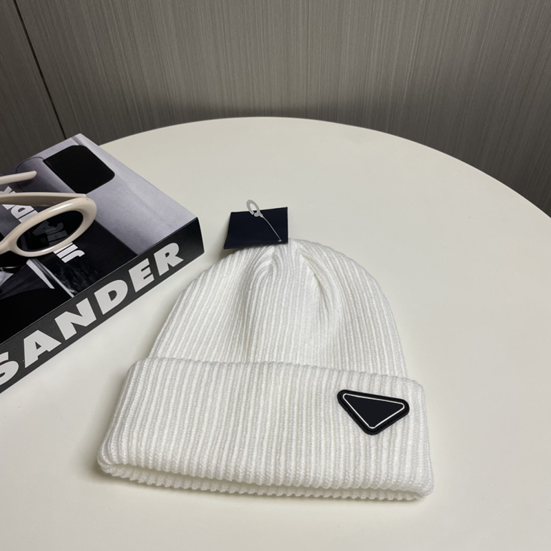 Designer beanie mens simple skull hat knitted womens classic triangle fashion casual autumn and winter skiing warm high quality box excellent gift cho