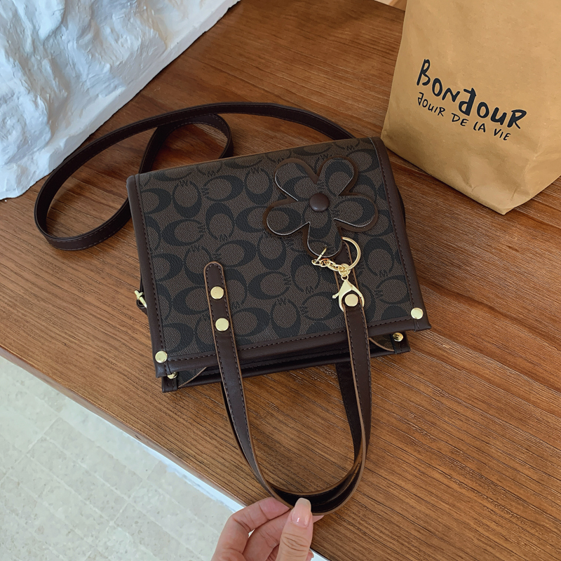Ladies' retro high-end texture broadband shoulder bag, casual versatile crossbody bag, high-end texture commuting leisure bag, shopping bag, new 