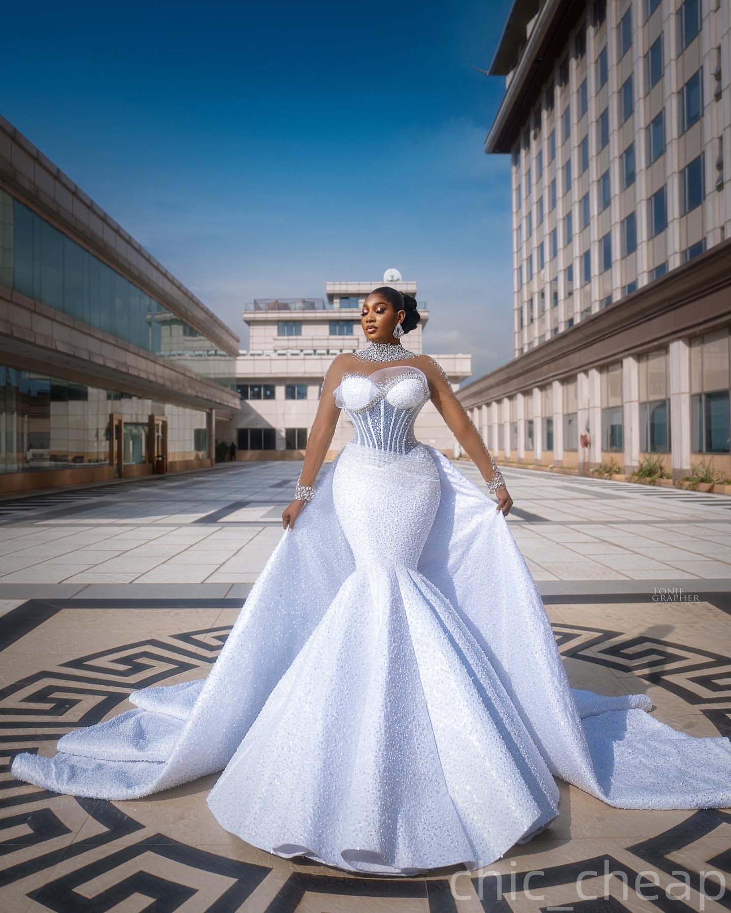 2025 Aso Ebi Plus Size Ivory Mermaid Wedding Dress Beaded Crystals Sequined Full Sleeves Detachable Train Vintage Bridal Gowns Dresses