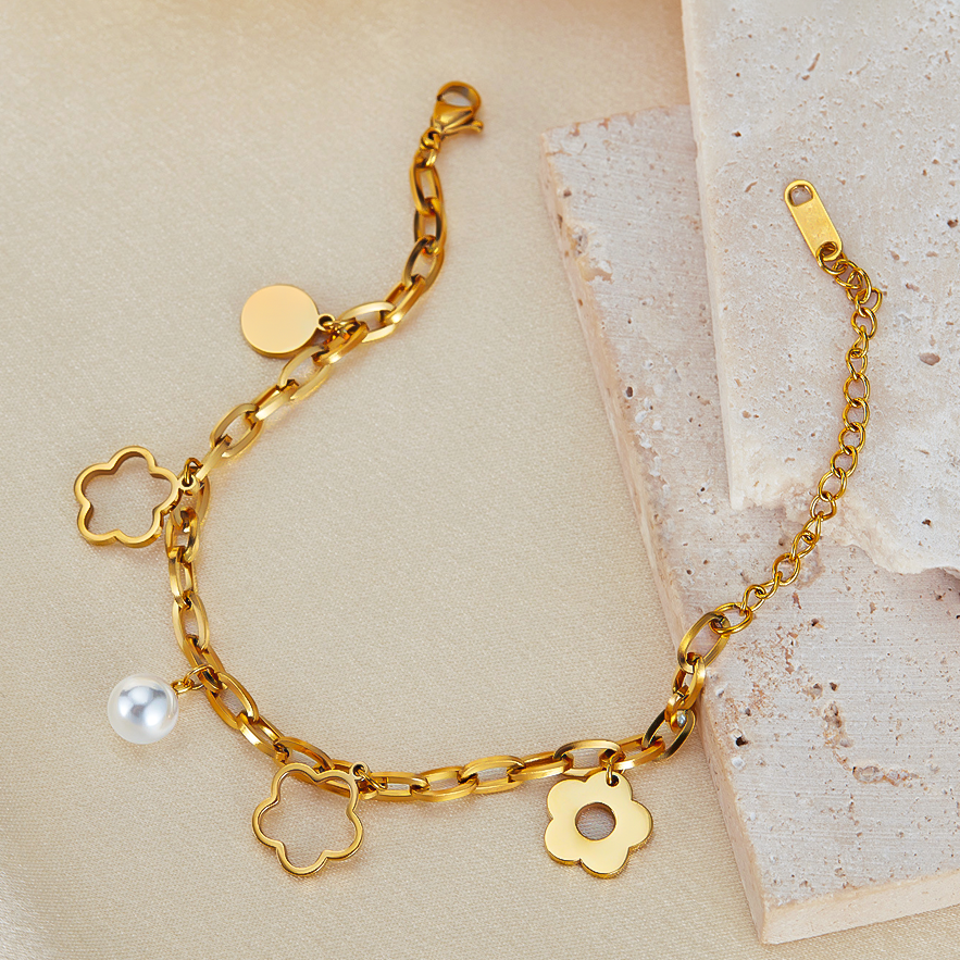Luxury Designer Hollow Flower Bracelet Floral Cutout Bangle Minimalist Unique Luxury Jewelry Elegant Adjustable Gift for Women Delicate Chic Charm Bra