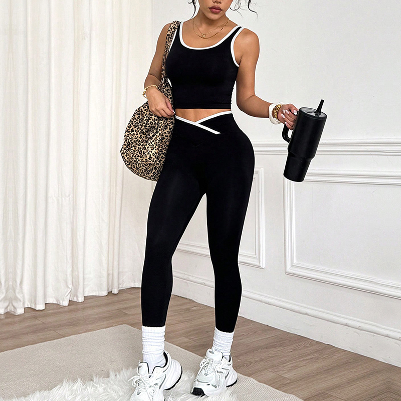 Chic Workout Ensemble for Ladies Featuring a Form Hugging Sports Top & Coordinating Leggings