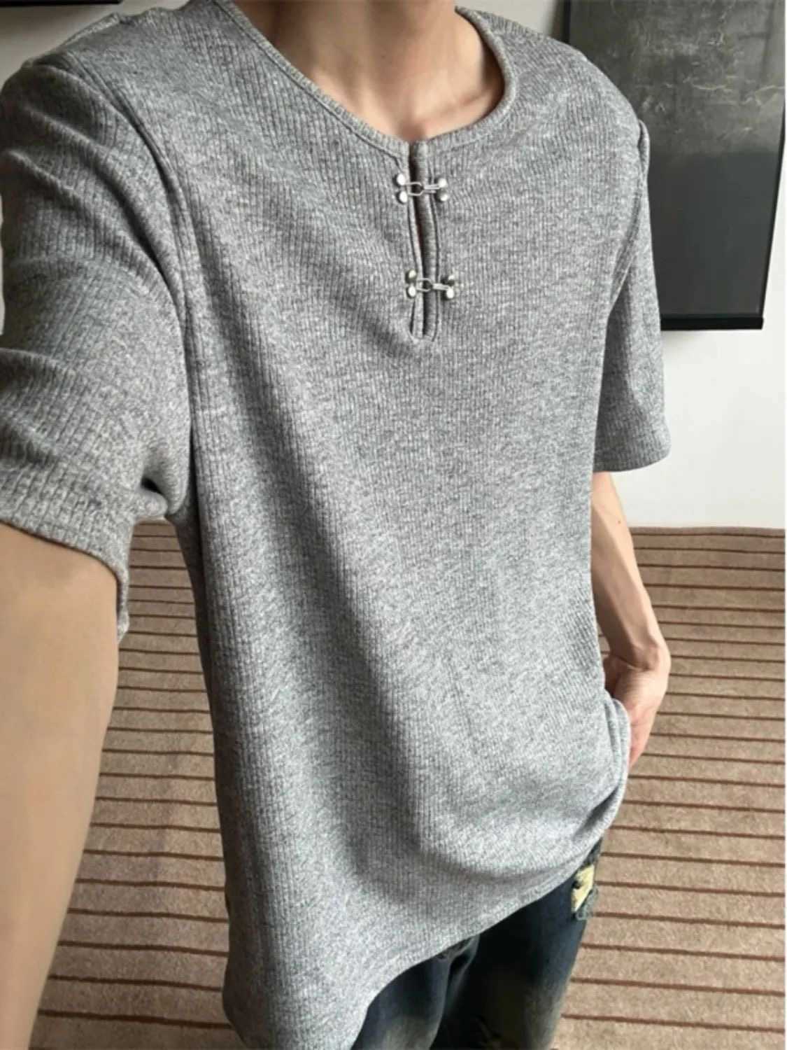 Striped short-sleeved T-shirt for men, suitable for summer, breathable, for boys aged 13 and above, loose fit, Japanese-style retro design, trendy top