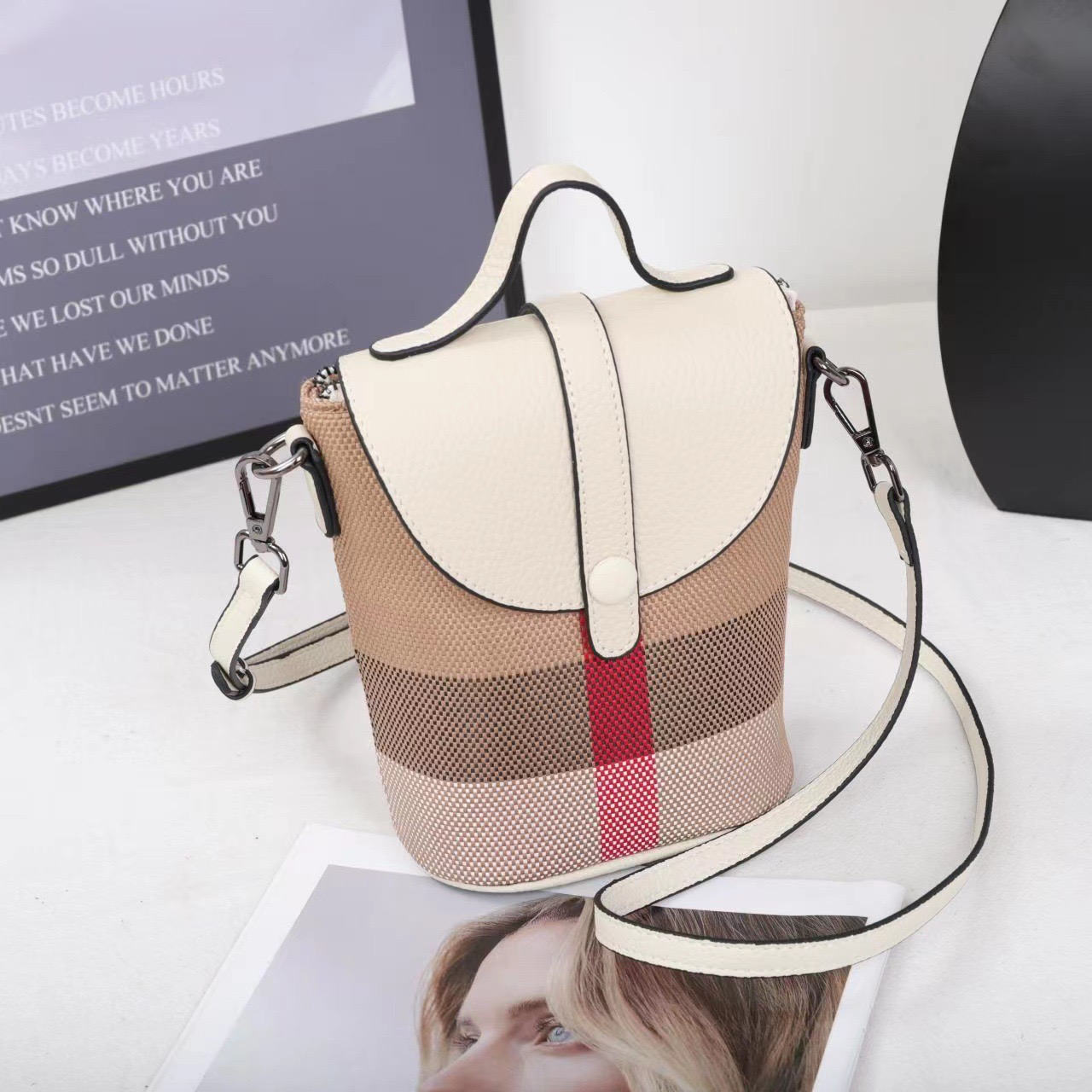 Trendy Niche Designer Free shipping Bags 2025 New Women's Crossbody High-end Shoulder Underarm Saddle Bag