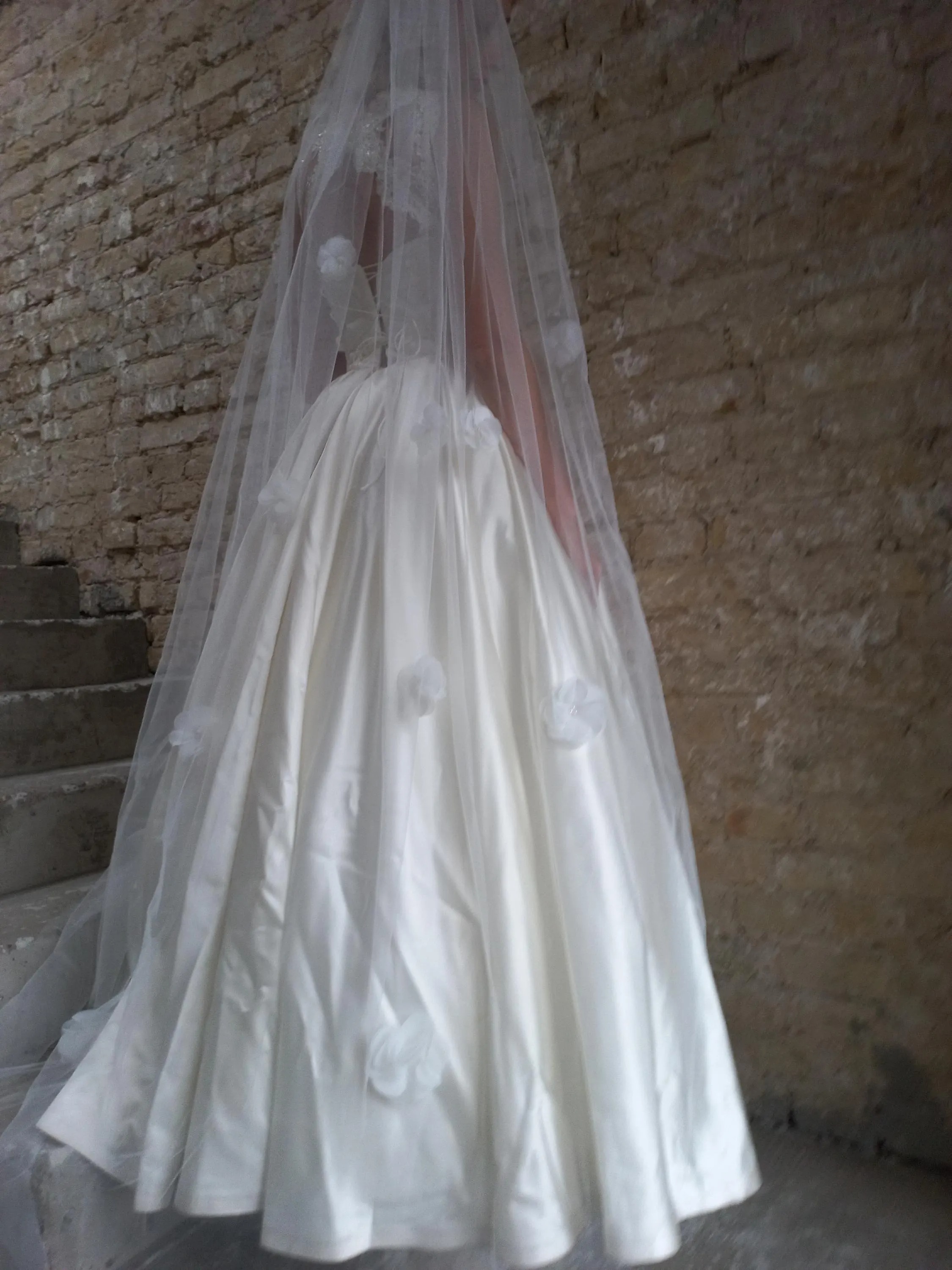 Fashion Wedding Veil 3M Royal Bridal Veil with Comb 3D Flowers Handmade Long Special Cut Veil White Ivory Wedding Accessories