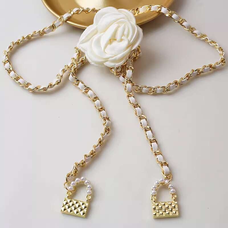 Korean Fashion Black and White Camellia Waist for Women, High-End Style Pearl Flower Chain Belt to Pair with Dresses