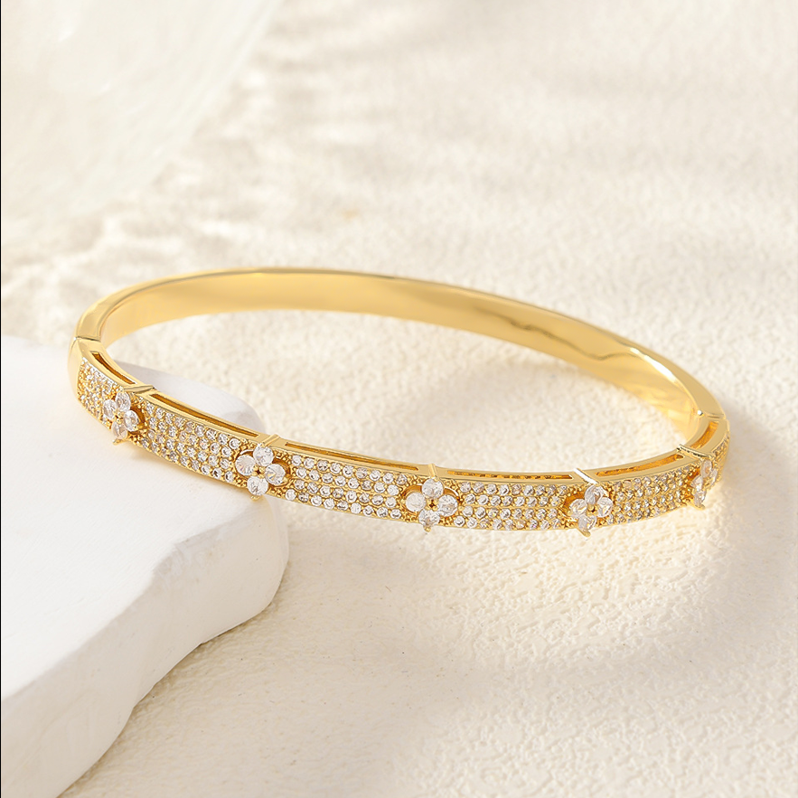 Designer Bracelet Bangle Luxury Jewelry Micro Pave Zirconia Flower Full Pave Minimalist Chic Trendy Unique High End Niche Elegant Versatile Bracelet f