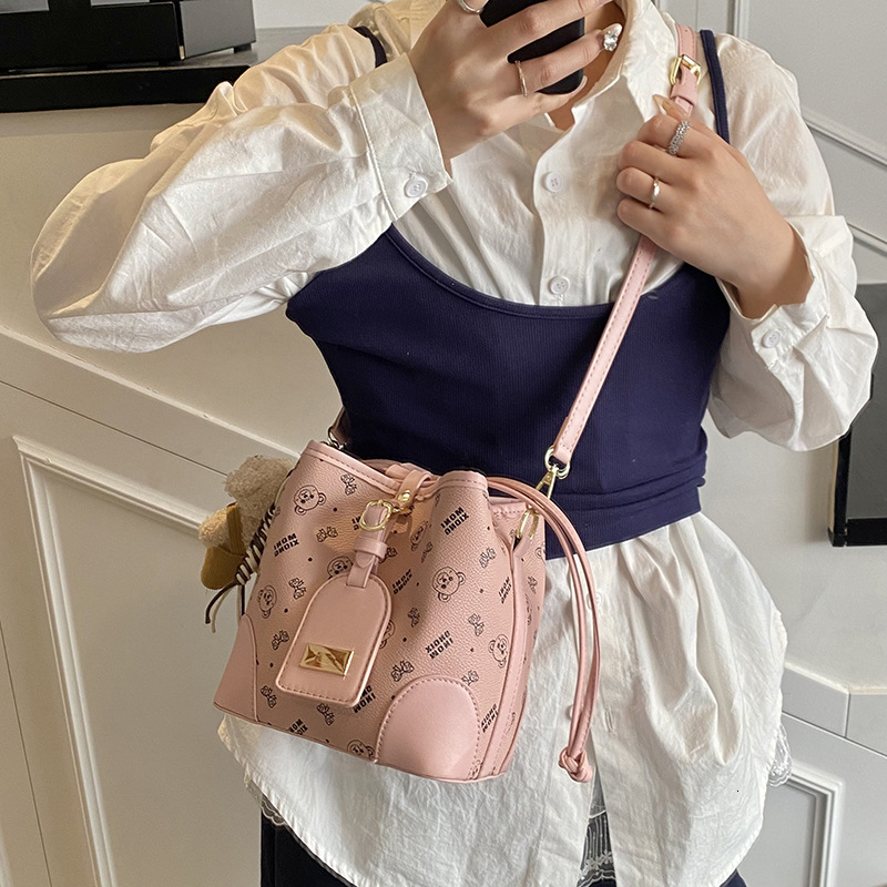 High Quality Drawstring Bucket Bag Free Delivery To Your Door For Women New Fashion Versatile Stylish Shoulder Designer Bag Luxury Bag Niche Printed C