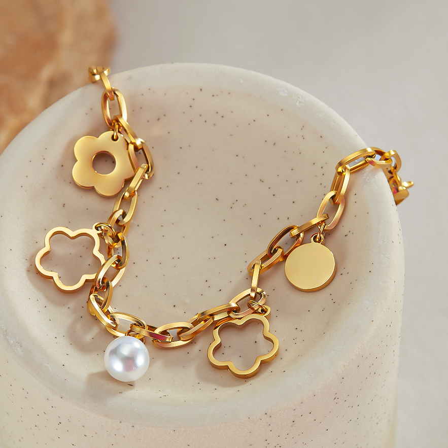 Luxury Designer Hollow Flower Bracelet Floral Cutout Bangle Minimalist Unique Luxury Jewelry Elegant Adjustable Gift for Women Delicate Chic Charm Bra