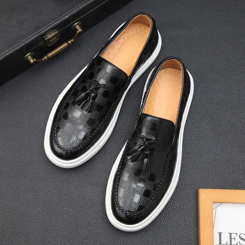Fi Mens Casual Shoes Embossed Leather Men Classic British Style Tassels Loafers Mens SlipOn Outdoor Driving FlatsXJ250827