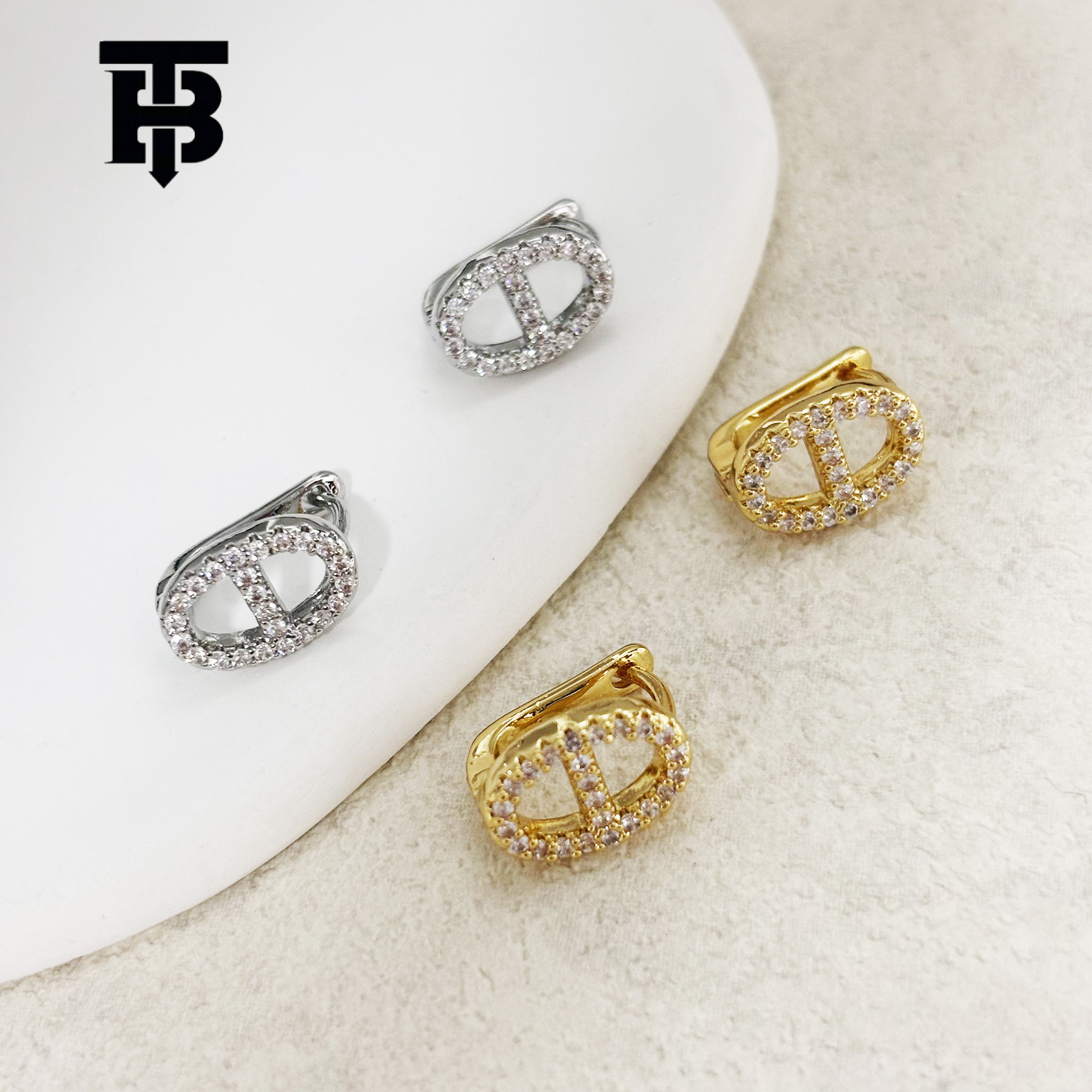 European And American Designer Jewelry Wedding Rings Simple Luxury Zircon Pig Nose Earrings Gold Plated High-end Elegant Ear Studs Wholesale