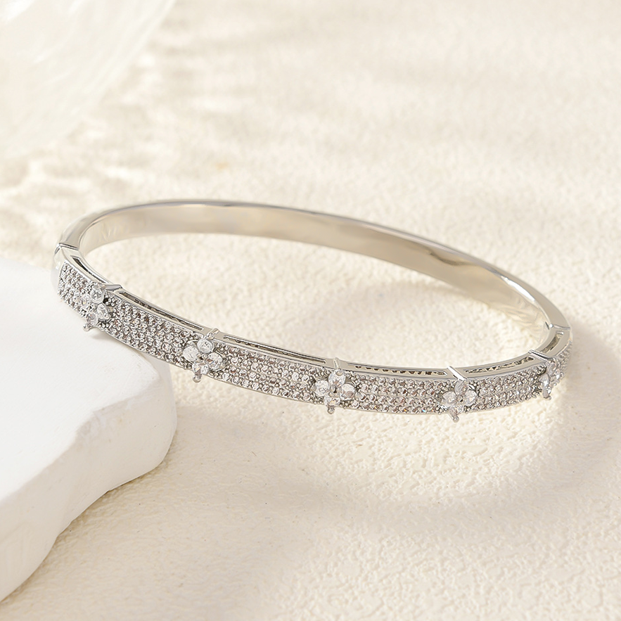 Designer Bracelet Bangle Luxury Jewelry Micro Pave Zirconia Flower Full Pave Minimalist Chic Trendy Unique High End Niche Elegant Versatile Bracelet f