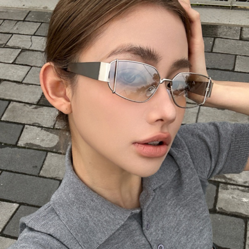 2025 Square Retro Sunglasses for Women Trendy UV Protection Shades for Round Faces