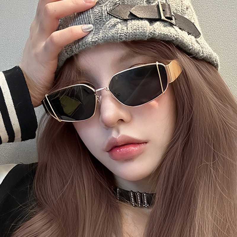 2025 Square Retro Sunglasses for Women Trendy UV Protection Shades for Round Faces