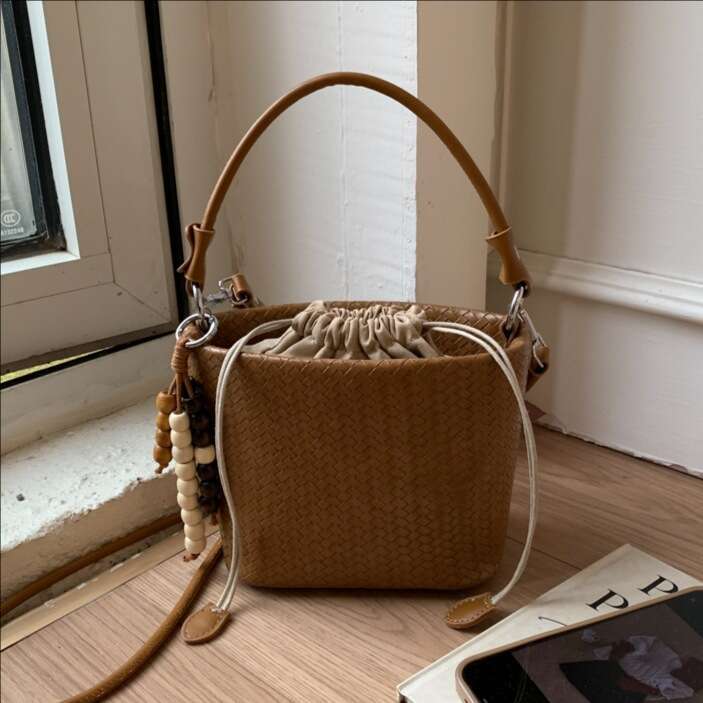Drawstring Bucket for Women Versatile Handbag 2025 Autumn Winter New Woven Shoulder Commuter Crossbody Bag