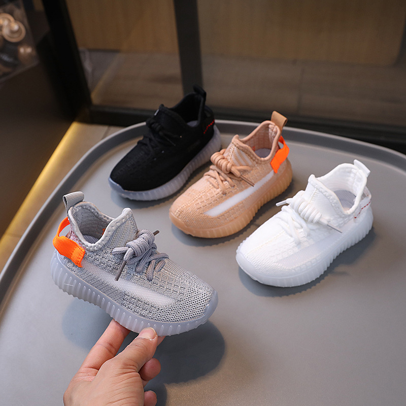 Children's shoes for spring and autumn, breathable fly-knit mesh shoes for boys, soft-soled campus sports shoes in a school style for girls. J250827