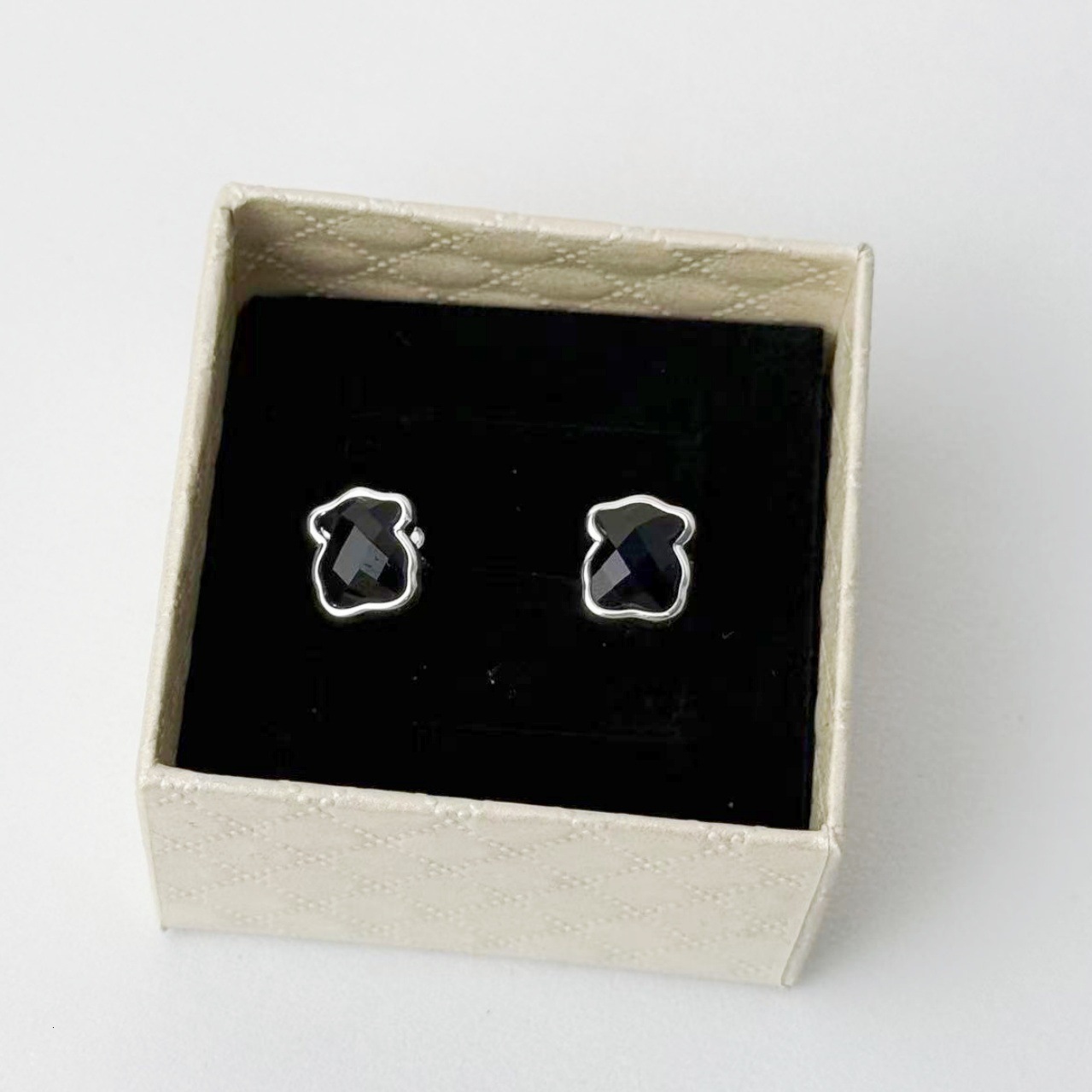 Designer earrings Designer Tousjewelry New Peach Bear Pattern Exquisite Niche Versatile Womens Earrings