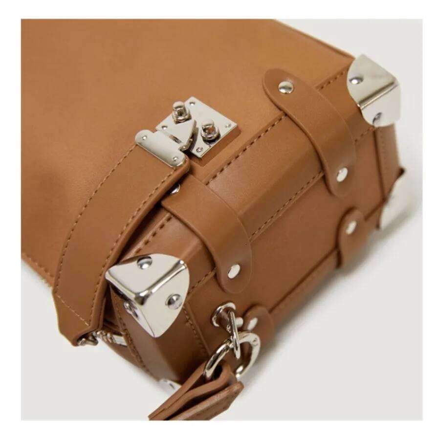 Autumn Winter Retro Fashion Handheld Minimalist Design Elegant And High-End Punk Chain Shoulder Bag For Women