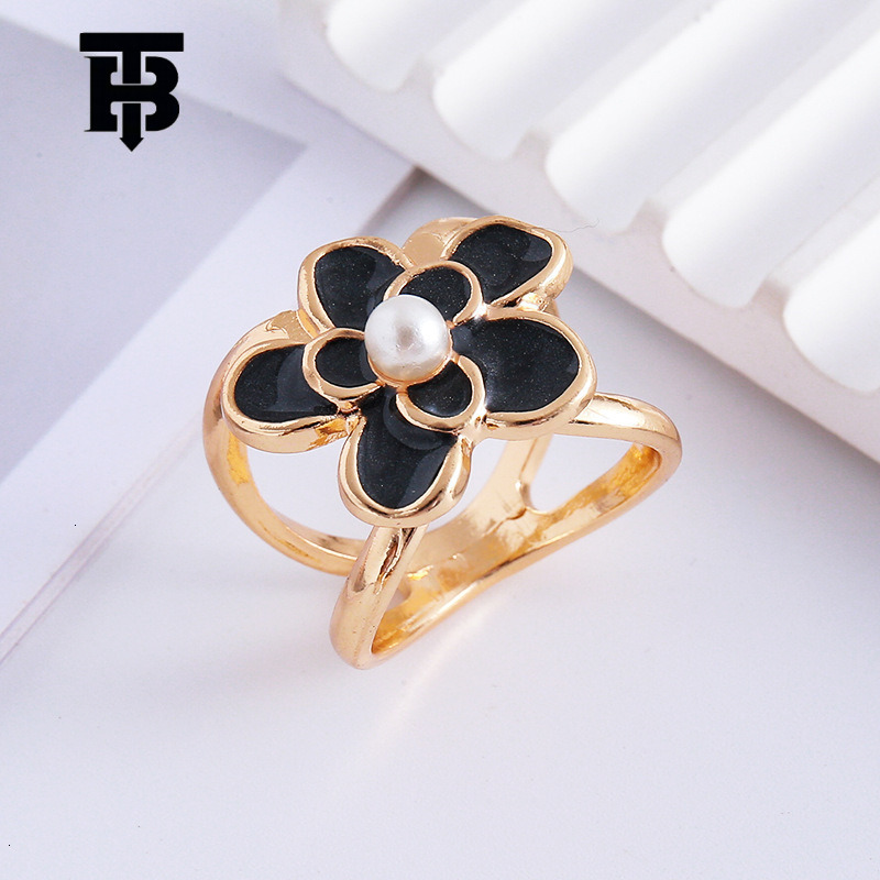 Free Shipping For New Designer Accessories Minimalist 3D Flower Scarf Buckle For Women Versatile Simple Multifunctional Coat Belt Fixing Buckle