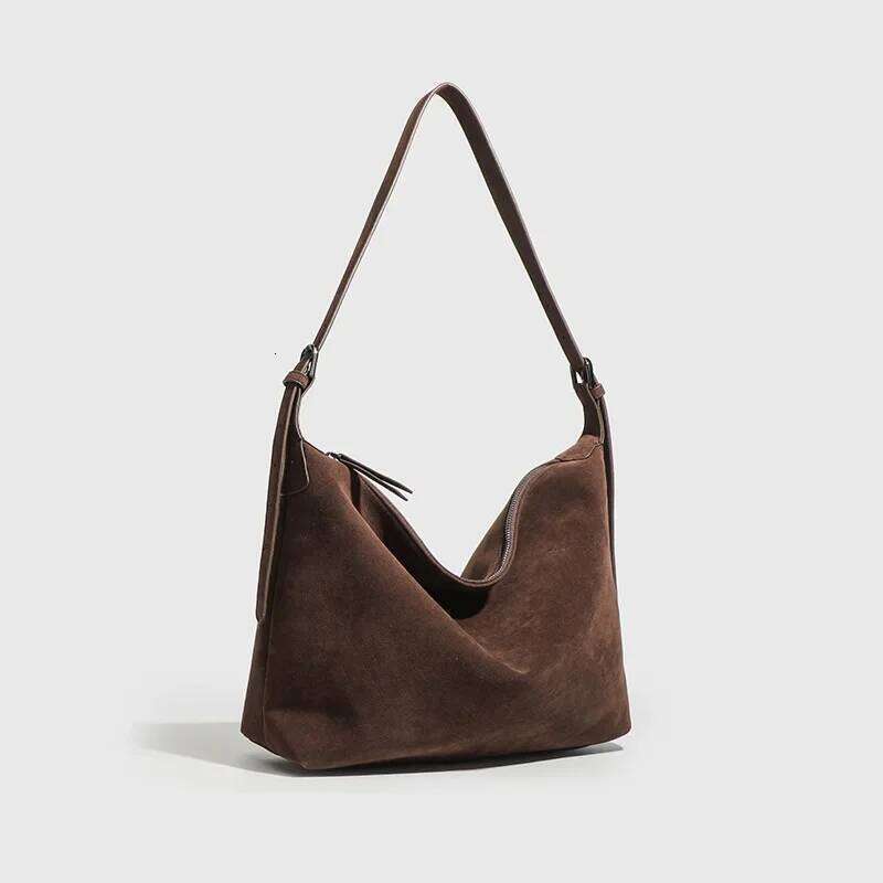 2024 Winter New Niche Handbag Fashionable Commuting Versatile Bucket Large Capacity Single Shoulder Underarm Bag