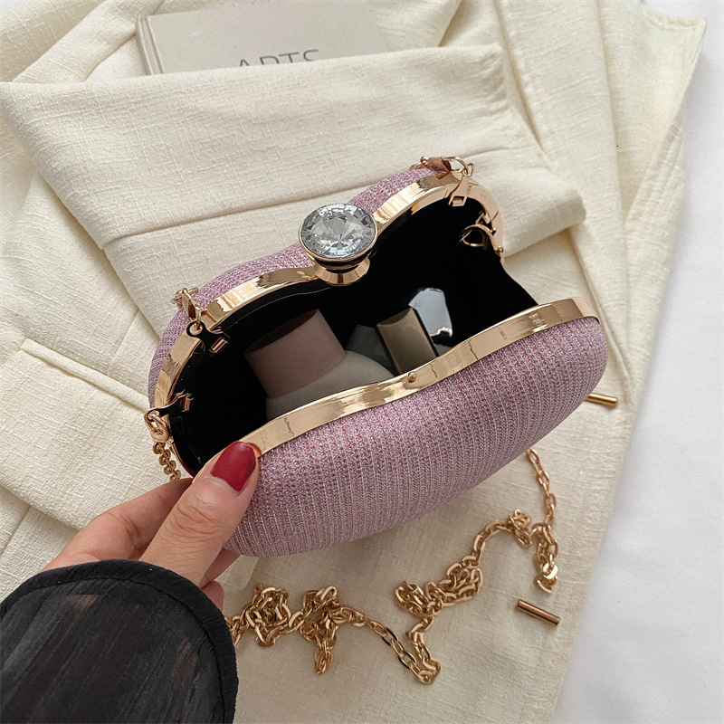 2025 autumn new light luxury and atmospheric bright chain bag, atmospheric single shoulder crossbody bag, niche style designer crossbody bag