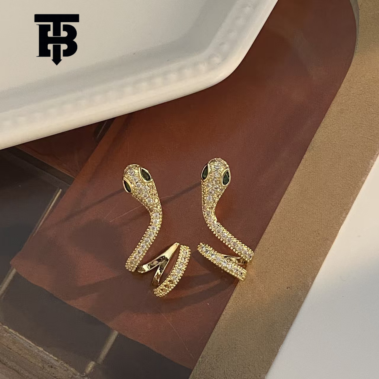 Free Shipping For New Designer Accessories Creative Personality High-end Copper Inlaid Zircon Snake Series Earrings Exquisite Light Luxury Temperament