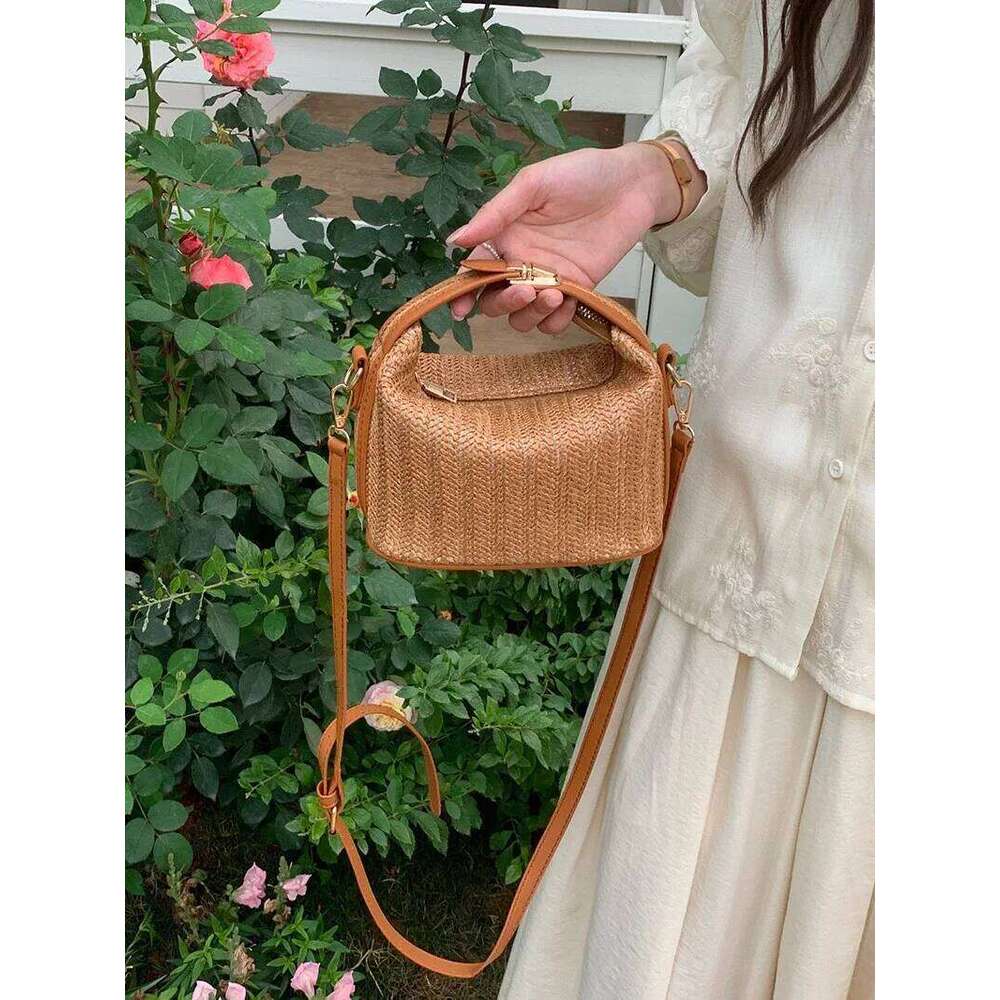 2025 New Korean Ins Straw Women's Crossbody Shoulder Handbag Boho Chic Summer Beach Bag