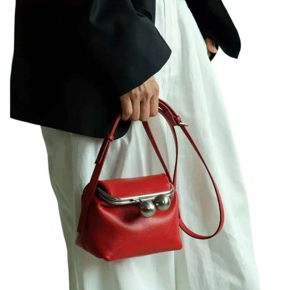 Novel Bell Design Clip Pouch Leisure Genuine Cow Leather Women Flap Shoulder Small Delicate Female Crossbody Bag Red