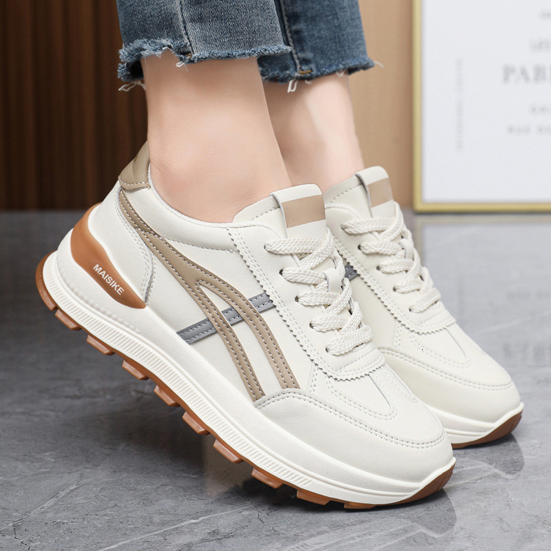 Designer Fashion Women's Shoes 2025 New Versatile Soft Sole Student Running Shoes Casual Shoes Soft Leather White Sneakers 48