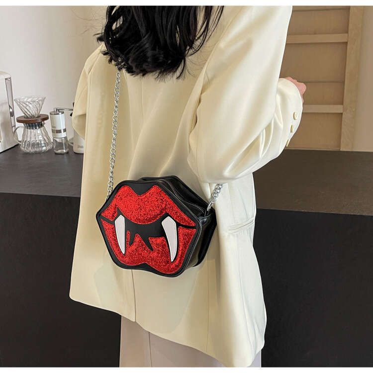 2025 New Fashionable Personalized Glitter Chain Shoulder Bag Halloween Horror Pumpkin Bag Personalized Novelty Women's Bag Shoulder Bag