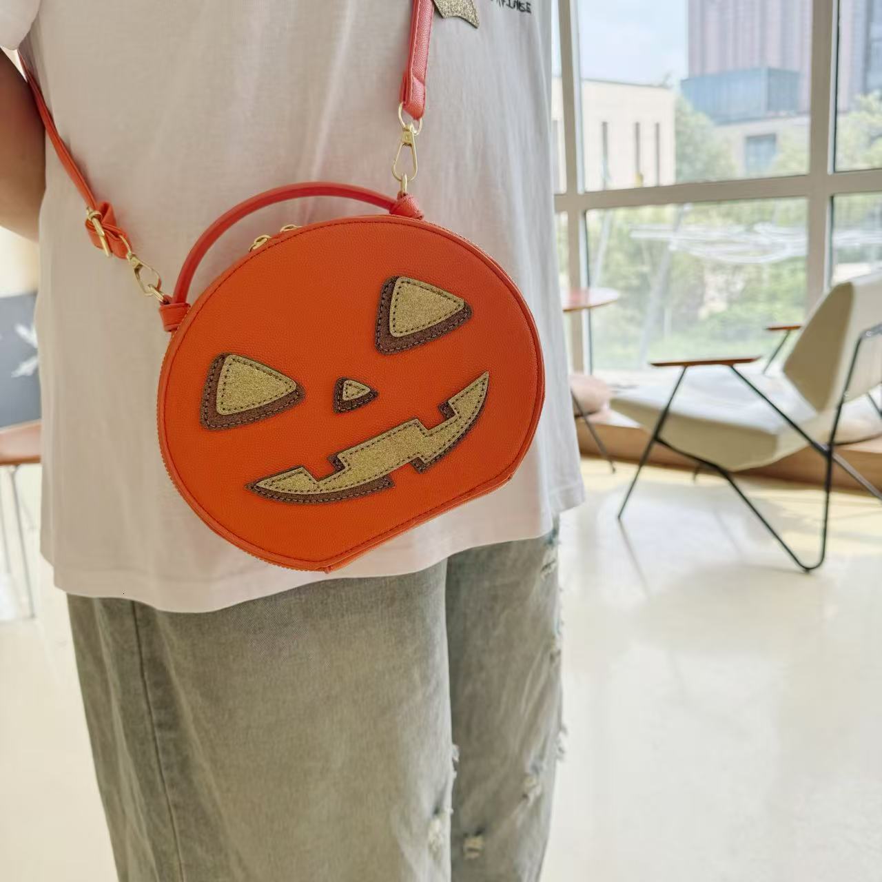 2025 autumn new fashion Halloween cute niche style lightweight single atmosphere shoulder unique fashion pumpkin bag designer single shoulder bag