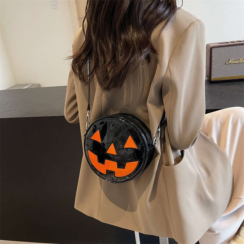 2025 New Fashionable Cross border Halloween Odd Personality Decoration Candy Gift Shoulder Bag Holiday Decoration Novelty Bag